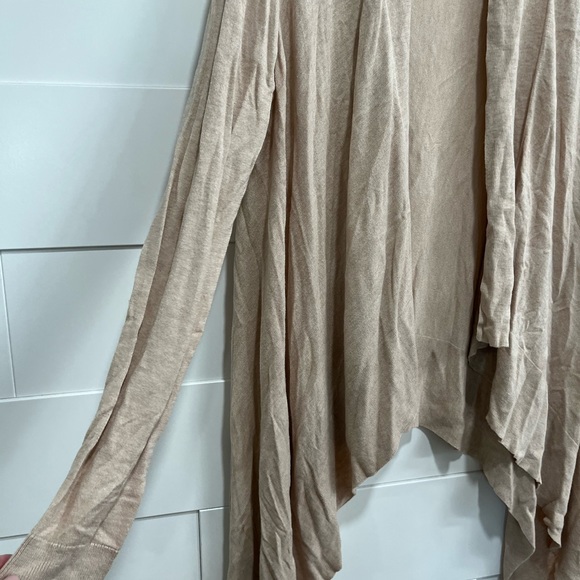 Cardigan. - Picture 3 of 7